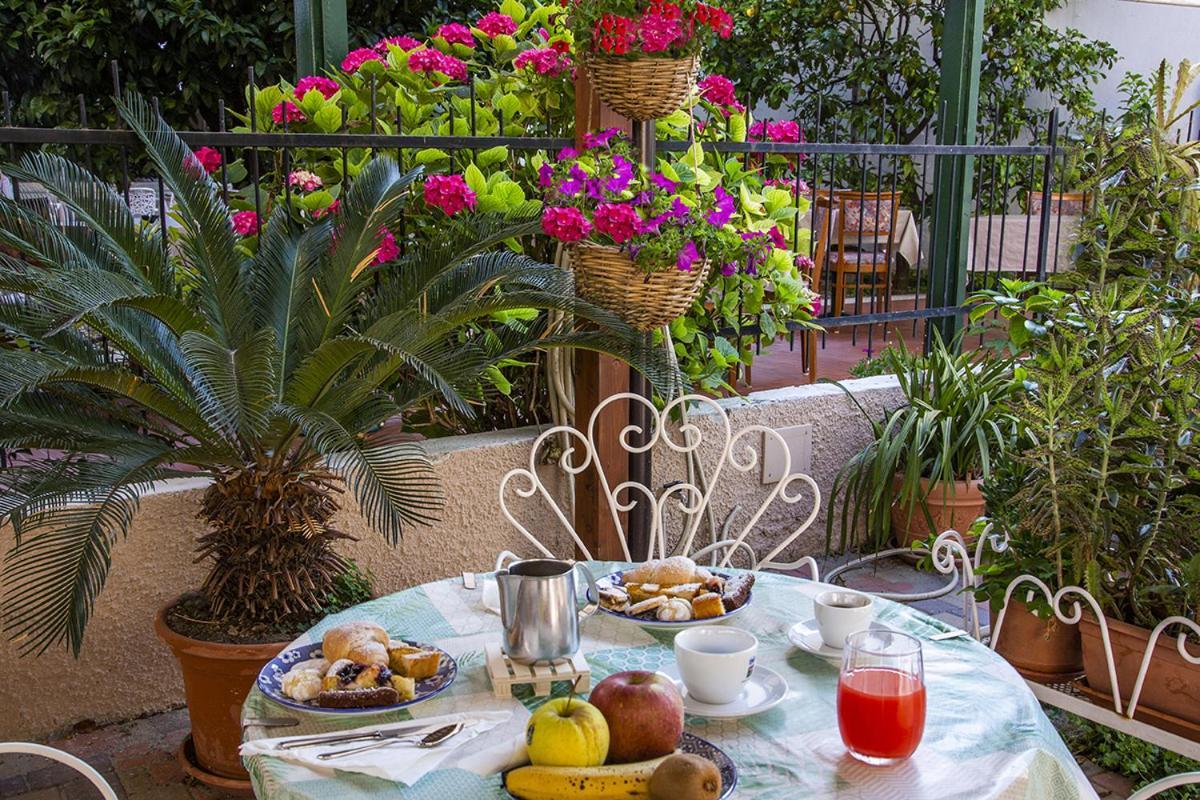 B&B Hotel Costa Azzurra Споторно Екстериор снимка