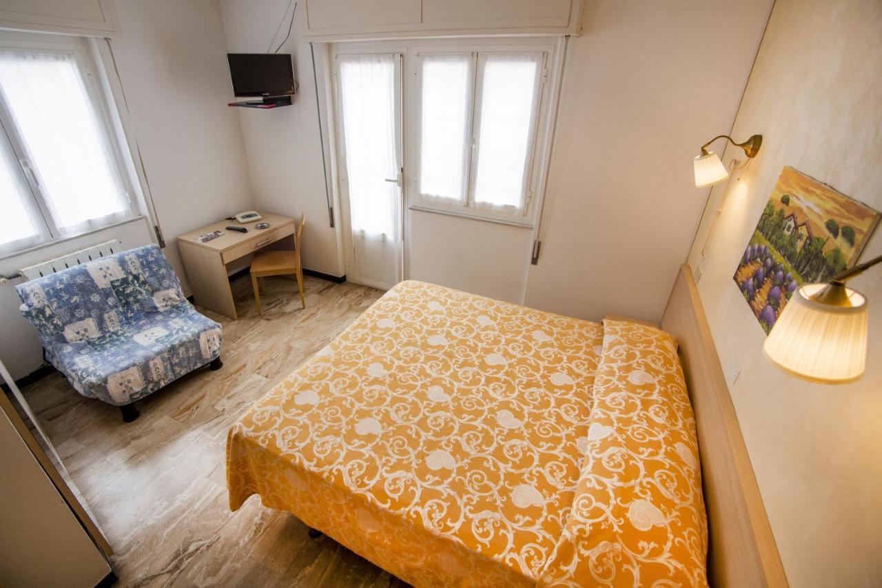 B&B Hotel Costa Azzurra Споторно Екстериор снимка