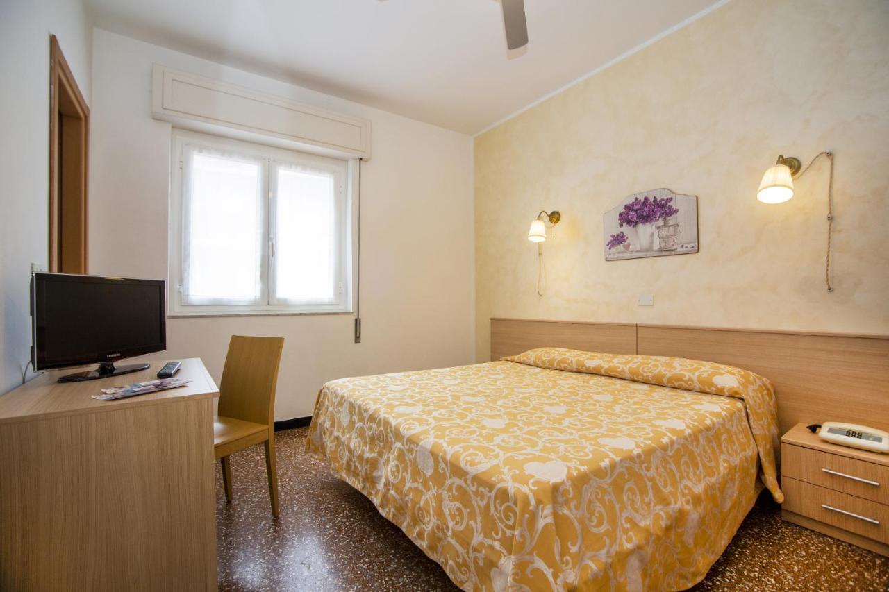 B&B Hotel Costa Azzurra Споторно Екстериор снимка