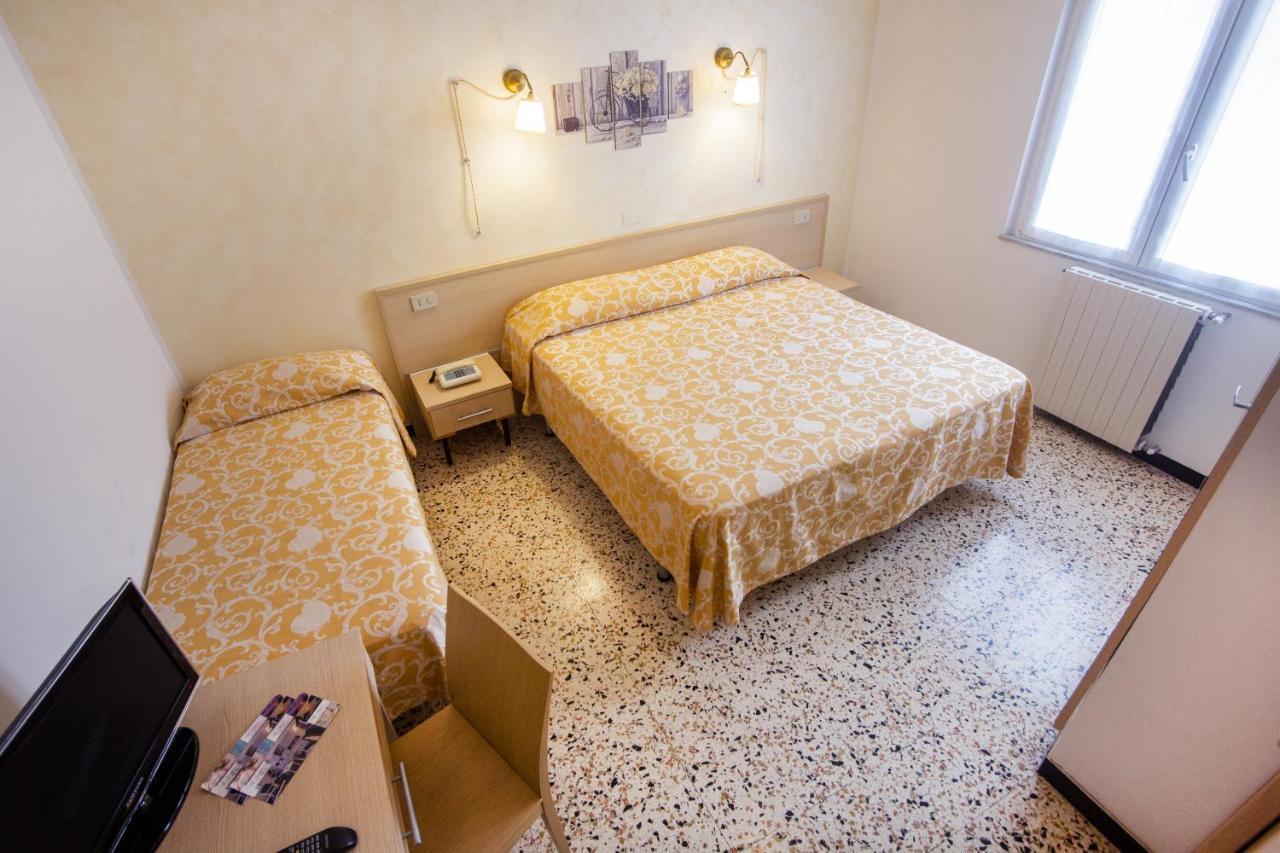 B&B Hotel Costa Azzurra Споторно Екстериор снимка