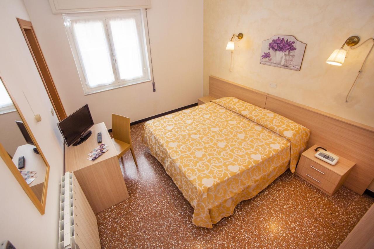 B&B Hotel Costa Azzurra Споторно Екстериор снимка